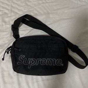 Supreme Shoulder Bag FW18